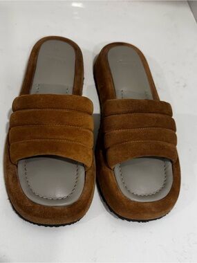 P448 Fergie Cognac Leather Slides Size 40 US 9-9.5